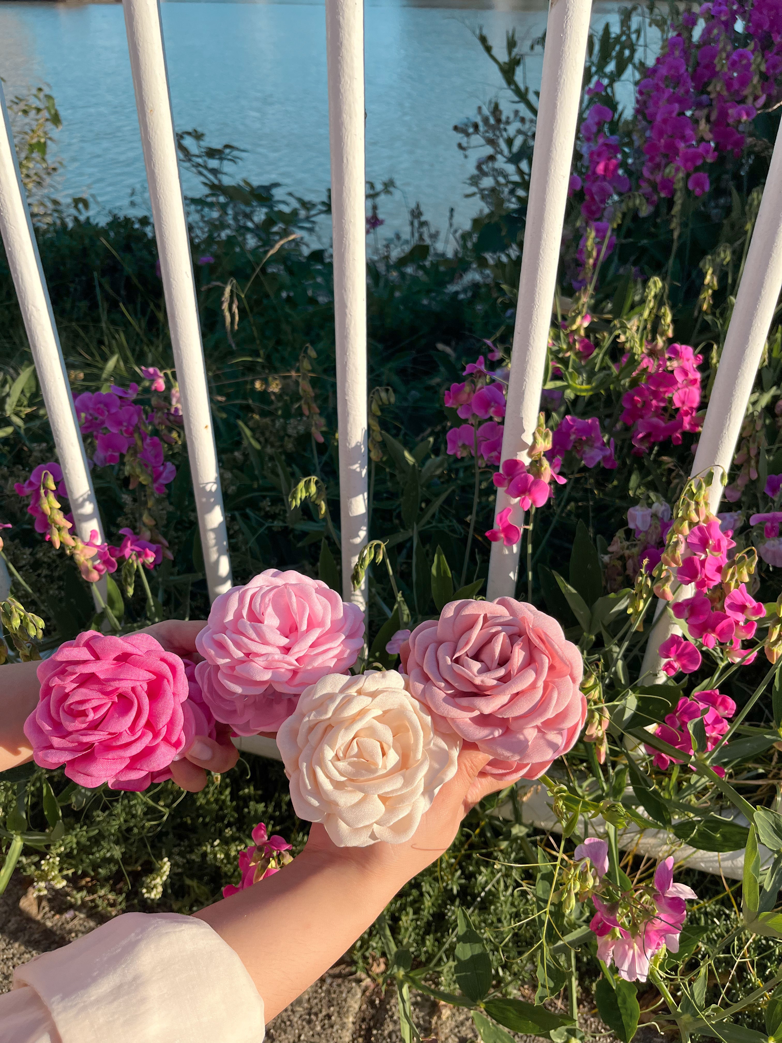 ROSE LANE CLIP